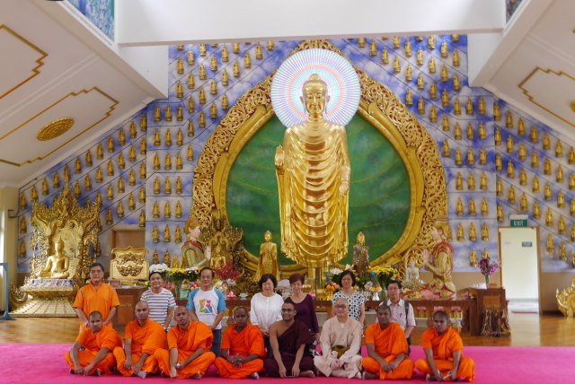 Group photo at Burmese Buddhist Temple 